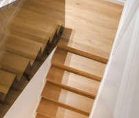 Podea și trepte din parchet